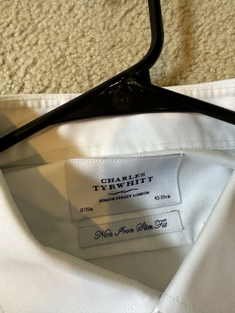 Charles Tyrwhitt Non-Iron Shirt - Picture 2 of 3